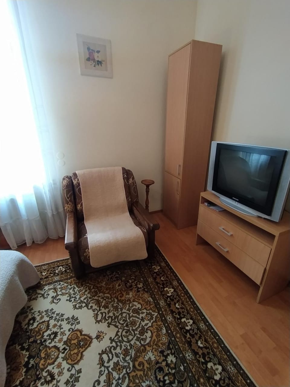 TV and multimedia, Seating area, Bedroom