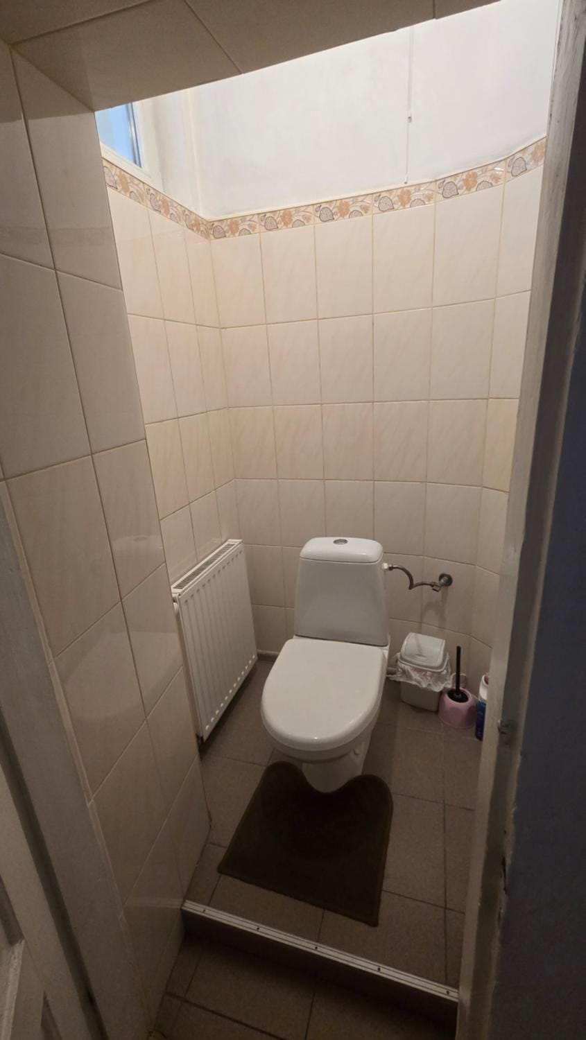 Toilet, Photo of the whole room