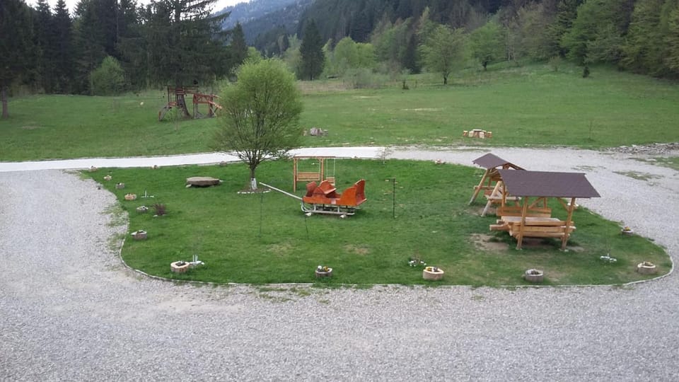 Pensiunea Poiana Soarelui Bed and Breakfast in Romania