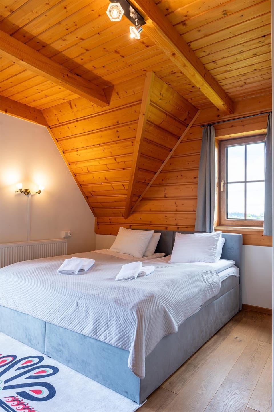 Bed, Photo of the whole room