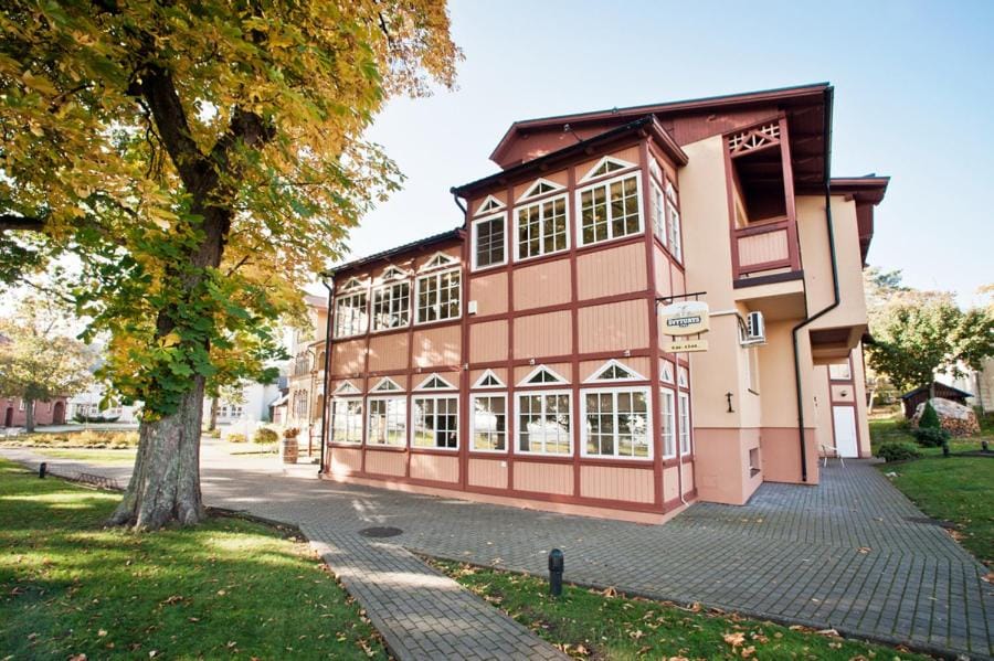 Facade/entrance
