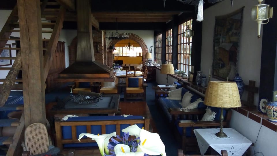 Restaurant/places to eat, Lounge or bar