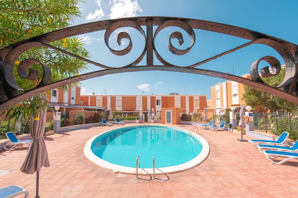 Property building, Day, Garden, Garden view, Pool view, Swimming pool, sunbed