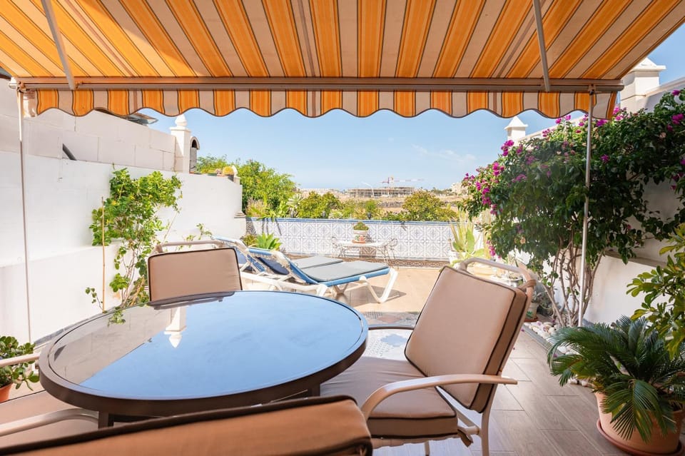 Patio, Natural landscape, Garden, Balcony/Terrace, Seating area, Garden view