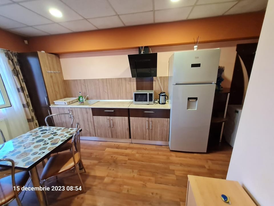 Kitchen or kitchenette, Dining area, minibar