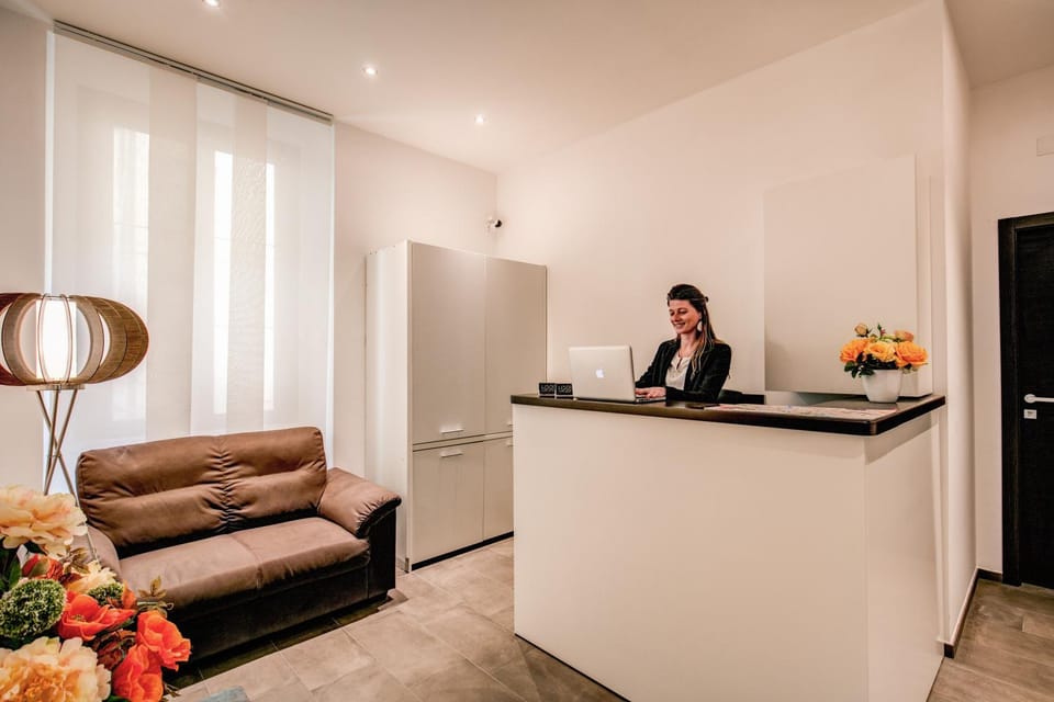Staff, Living room, Lobby or reception