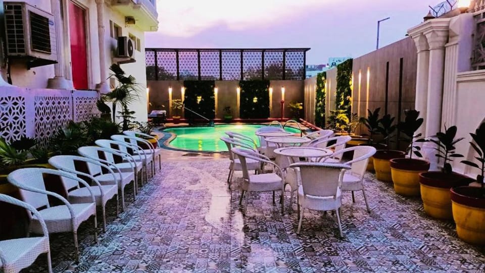 Swimming pool