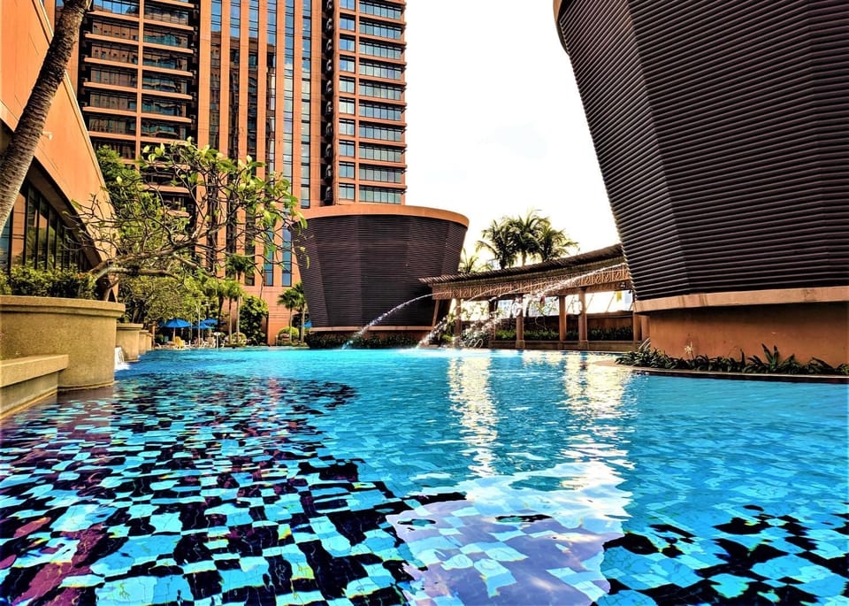 Property building, Day, Pool view, Swimming pool, Swimming pool, sunbed