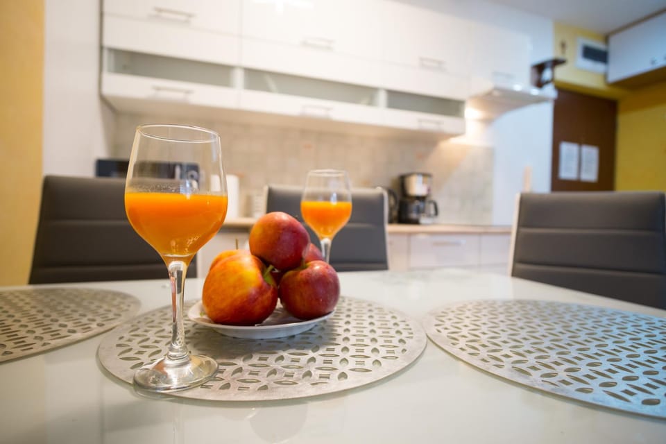Dining area, Food