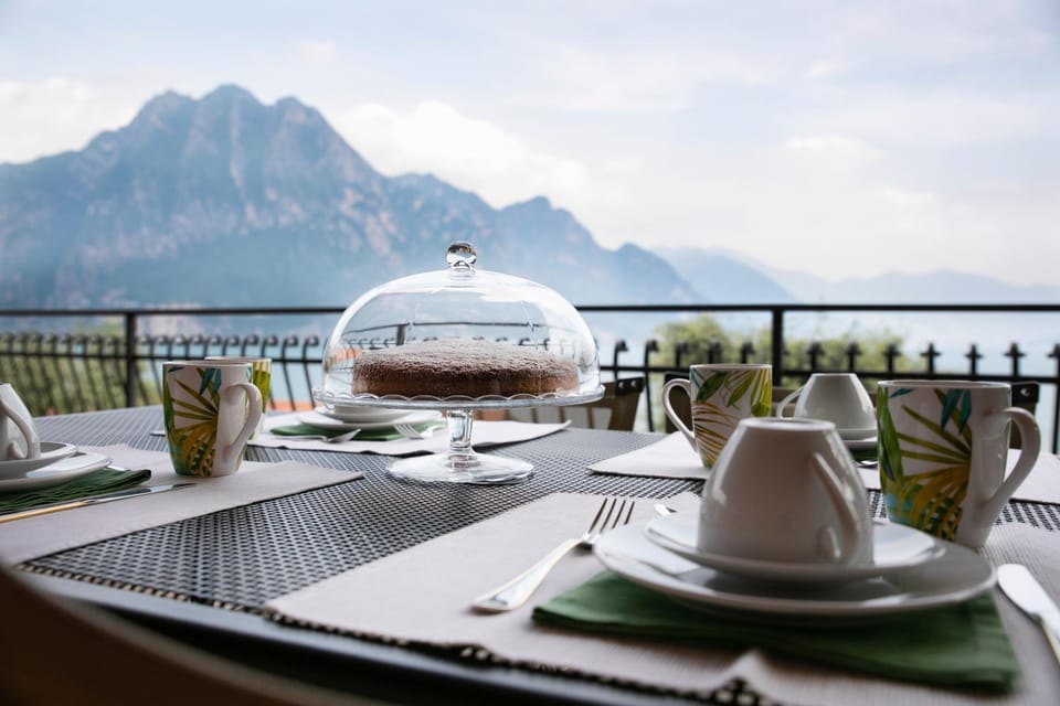 Balcony/Terrace, Lake view, Mountain view