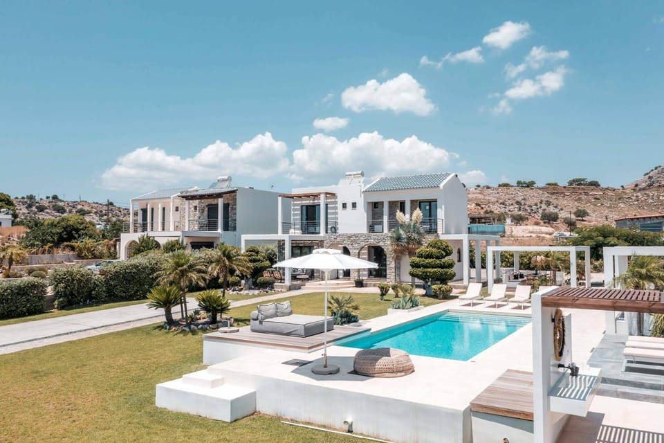 Property building, Day, Garden, Mountain view, Pool view, Swimming pool