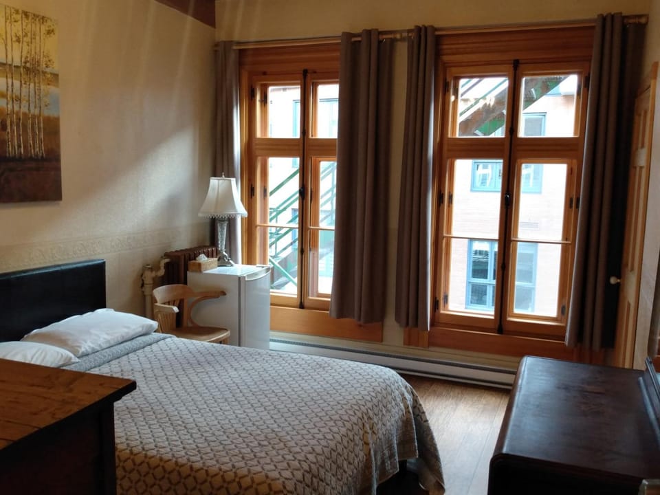 Auberge L'Intendant Bed and Breakfast in Quebec City