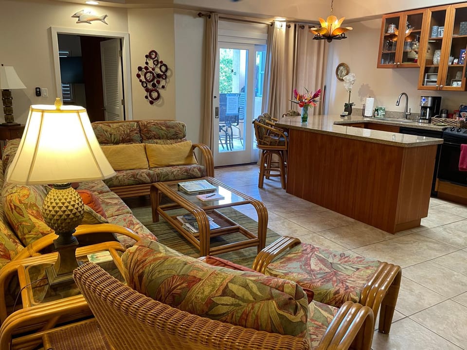 Kitchen or kitchenette, Living room