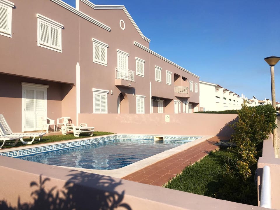 Facade/entrance, Swimming pool