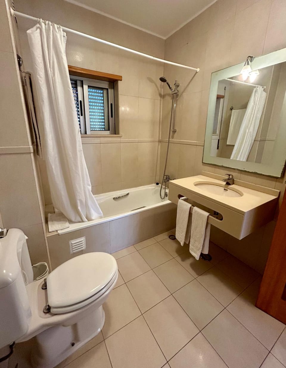 Apartamentos Santa Teresinha Apartment hotel in Alvor