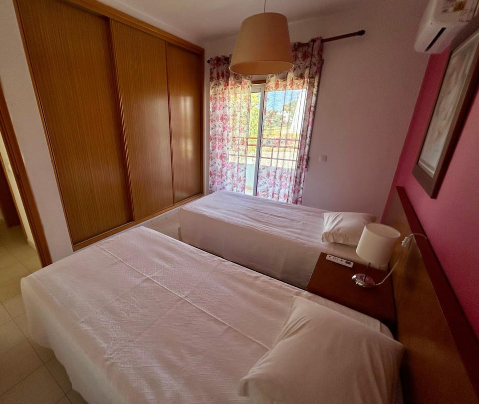 Apartamentos Santa Teresinha Apartment hotel in Alvor