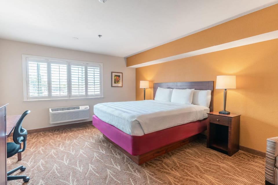 Bed, Bedroom, heating, air conditioner