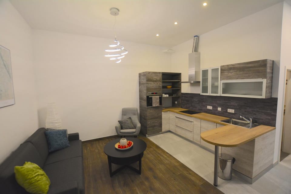 TV and multimedia, Kitchen or kitchenette, Living room, Seating area, Dining area, Bedroom