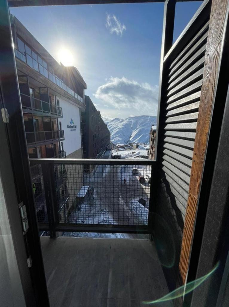 Balcony/Terrace, Mountain view