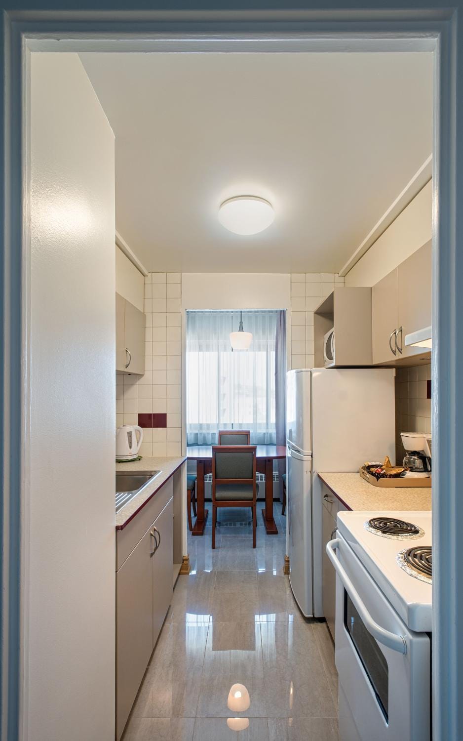 Coffee/tea facilities, Kitchen or kitchenette, Dining area