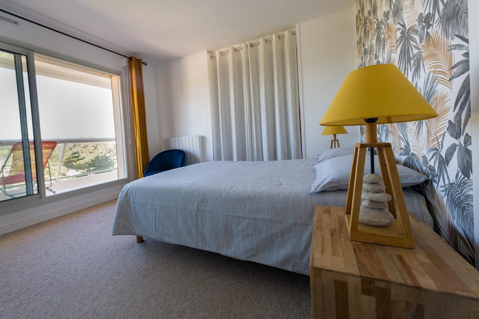 Bed, Balcony/Terrace, Photo of the whole room, Bedroom