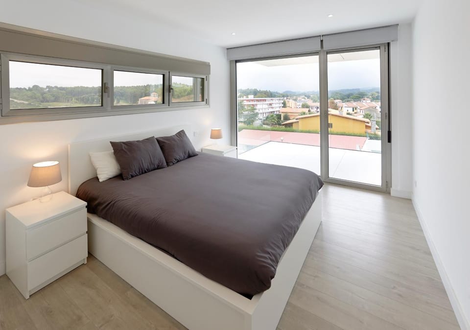 Bed, View (from property/room), Balcony/Terrace, Photo of the whole room, Bedroom
