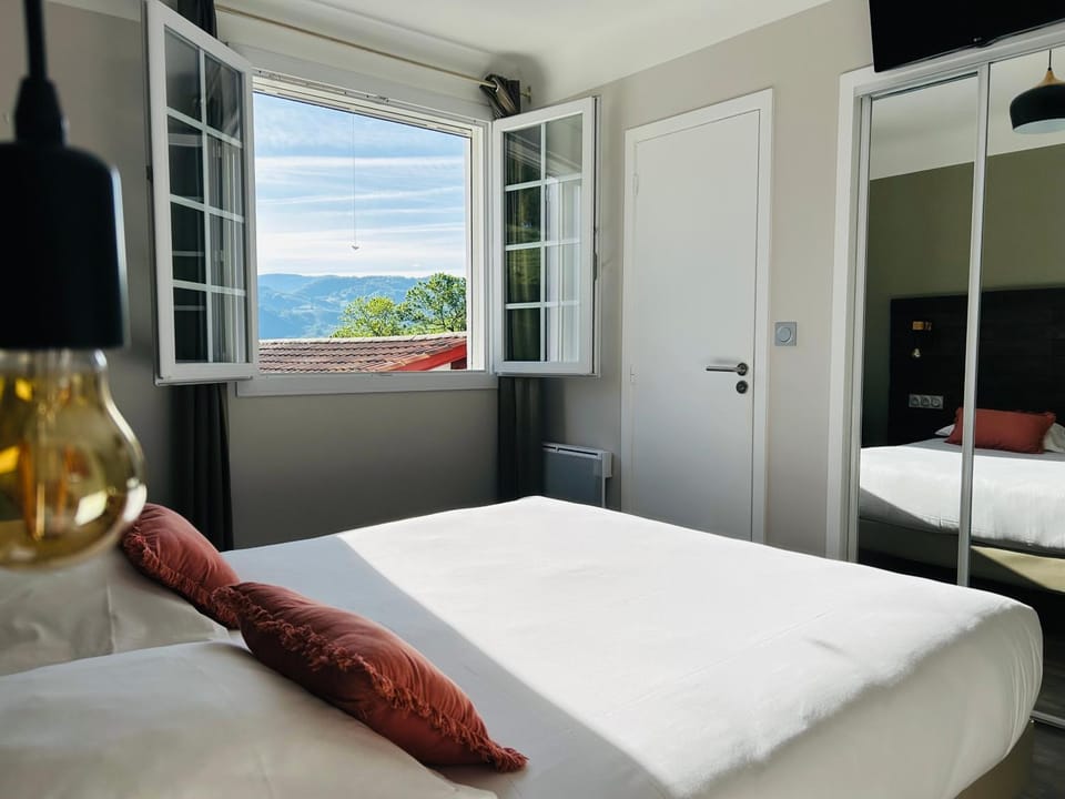 LOGIS Hôtel St Sylvestre Hotel in French Basque Country