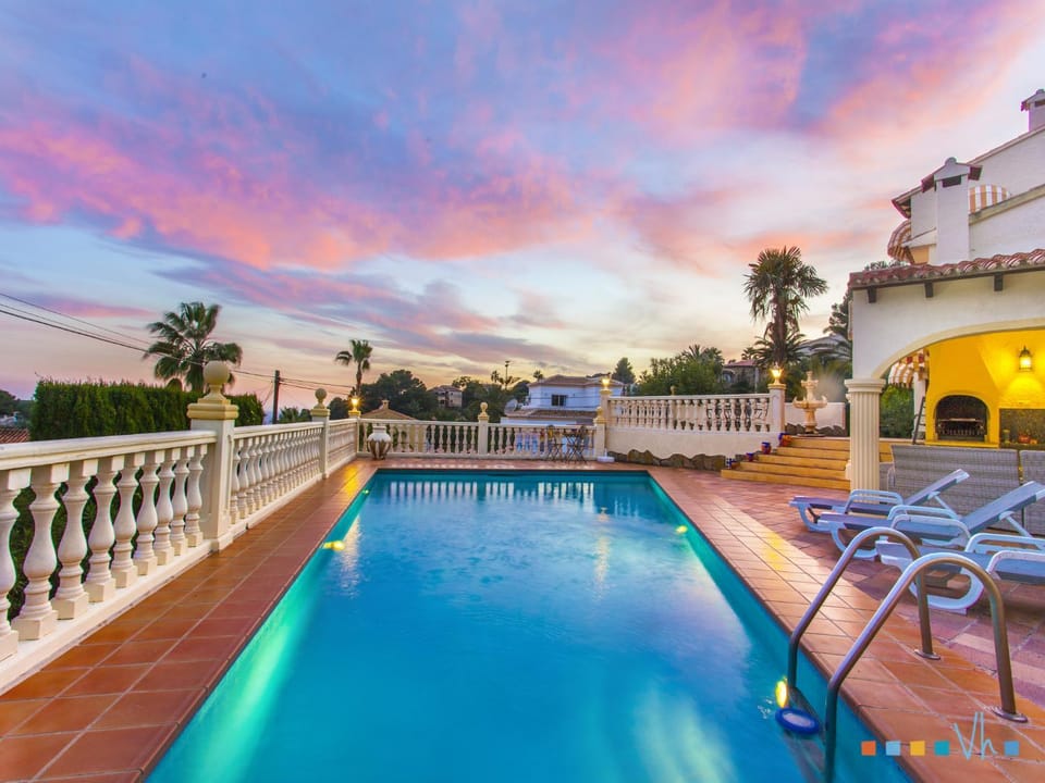 Swimming pool, Swimming pool