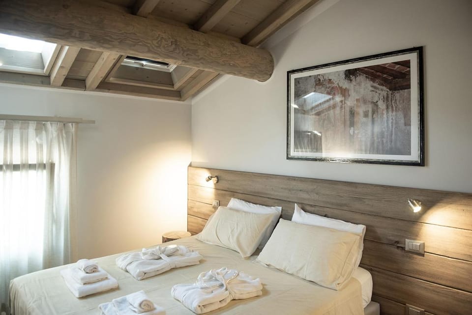 Bed, Photo of the whole room, Bedroom, towels, air conditioner