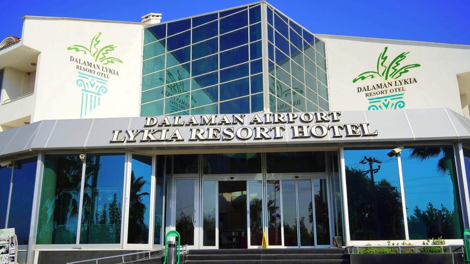 Property building, Facade/entrance, Property logo or sign