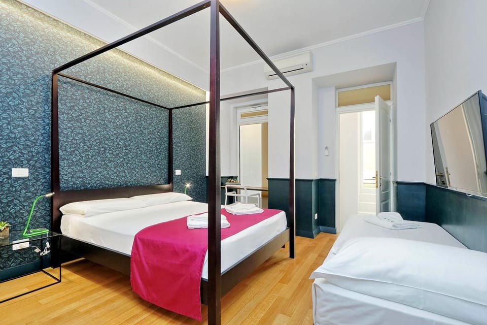 Photo of the whole room, Bedroom