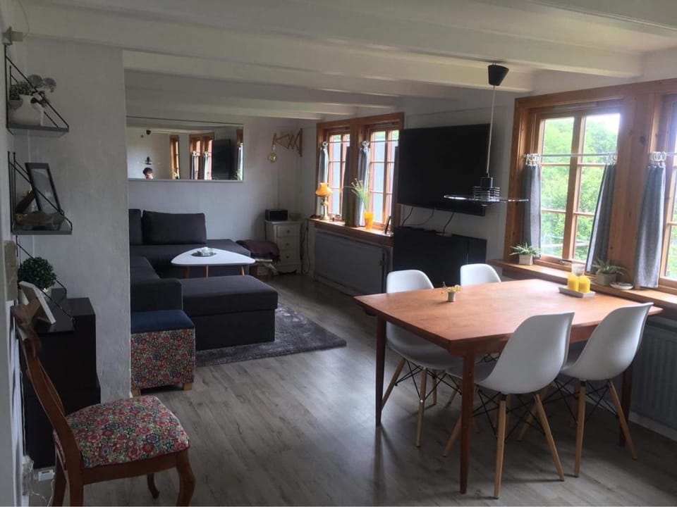 Turf House Cottage - Near Airport House in Europe