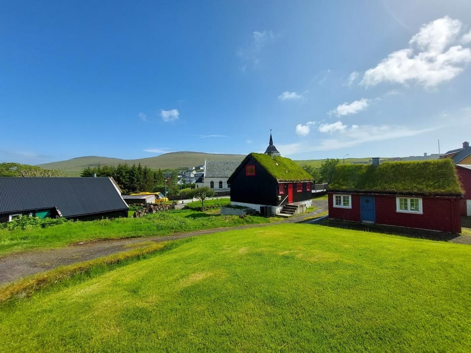 Turf House Cottage - Near Airport House in Europe
