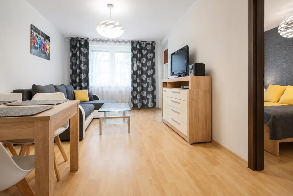 Bed, TV and multimedia, Living room, Photo of the whole room, Seating area, Dining area, Bedroom