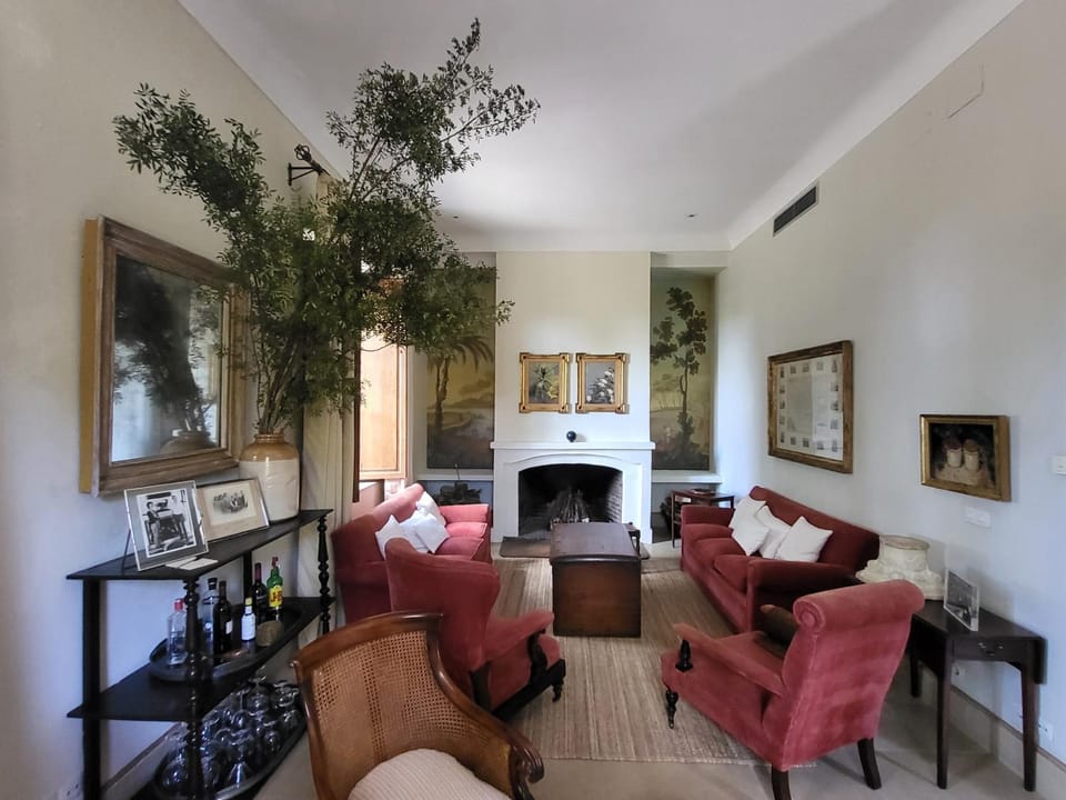 Communal lounge/ TV room, Living room, Lounge or bar