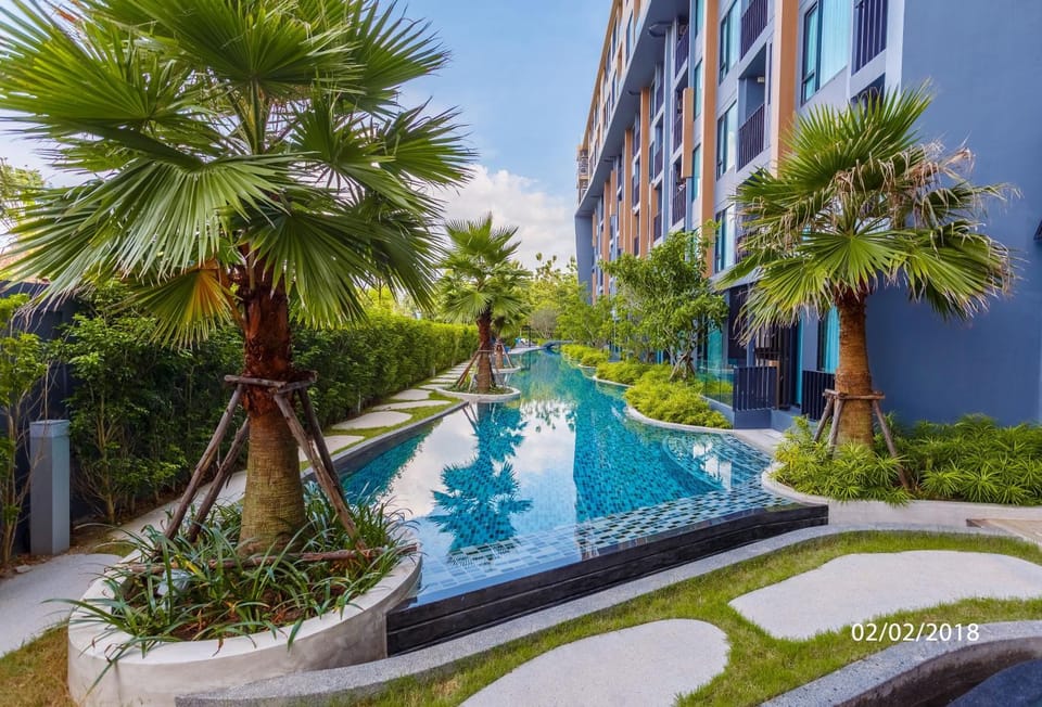 Facade/entrance, Swimming pool