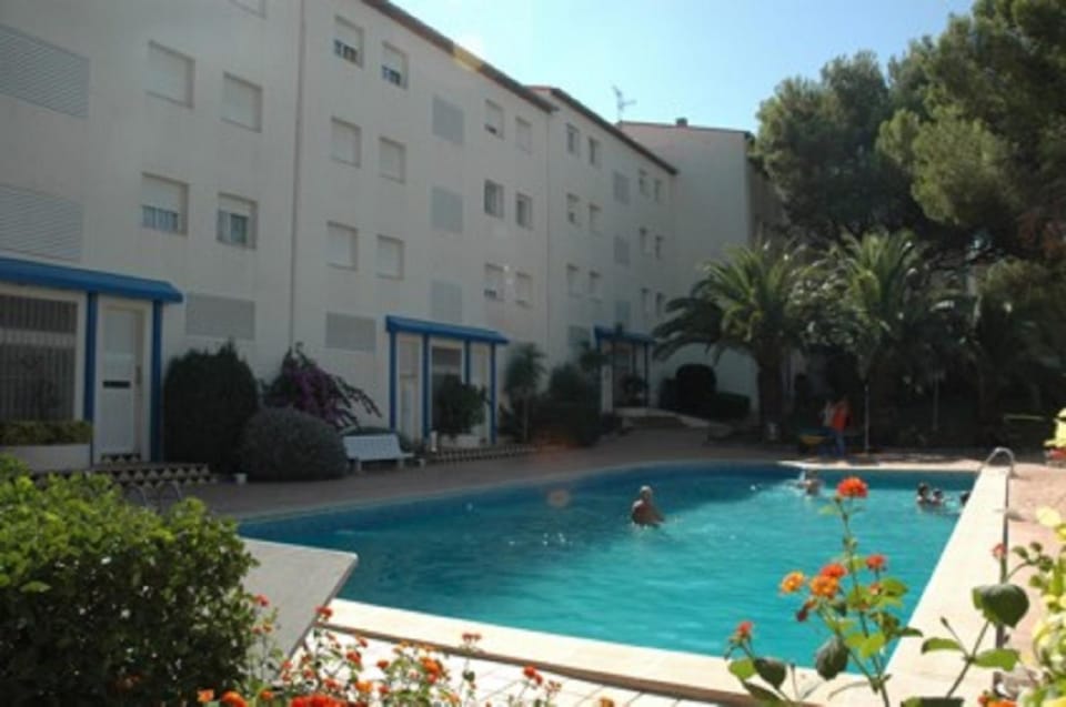 Facade/entrance, Swimming pool