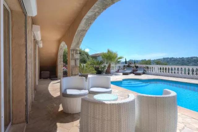 Villa La Terre Des Lauriers Bed and Breakfast in Mougins