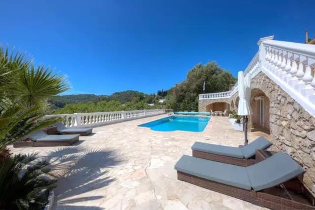 Villa La Terre Des Lauriers Bed and Breakfast in Mougins