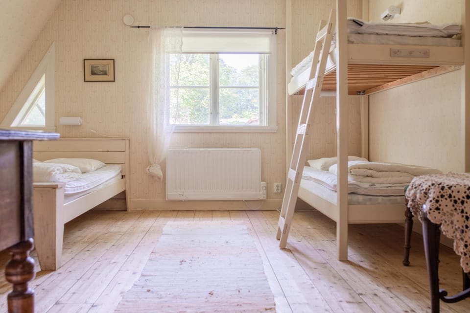 Bed, bunk bed