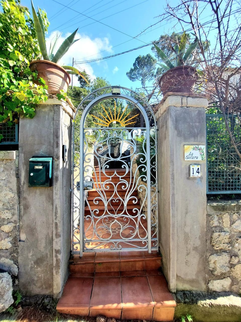 Property building, Facade/entrance