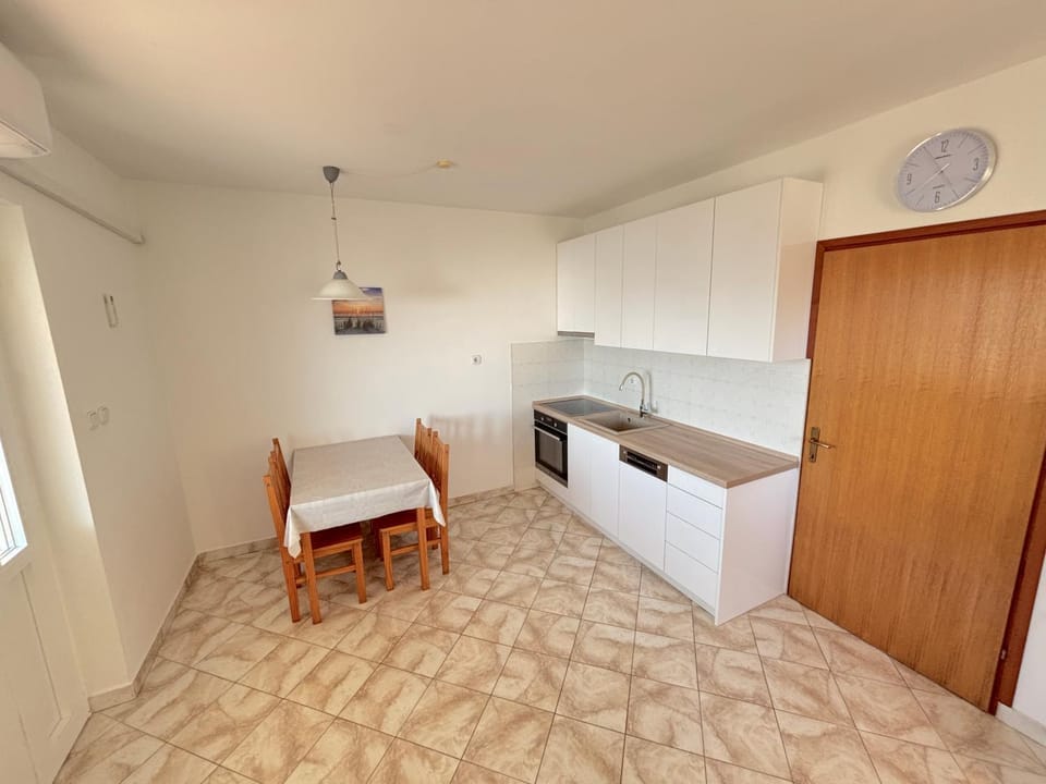 Dining area, kitchen