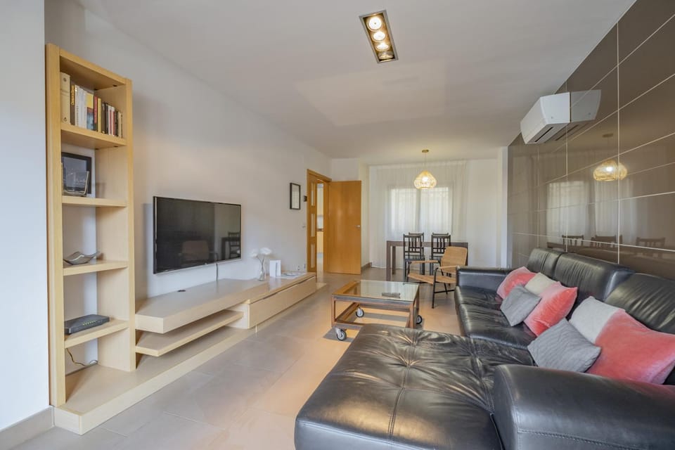 Communal lounge/ TV room, TV and multimedia, Living room, Seating area