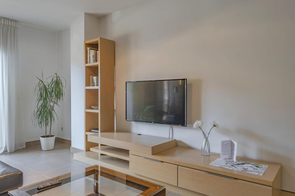 Communal lounge/ TV room, TV and multimedia