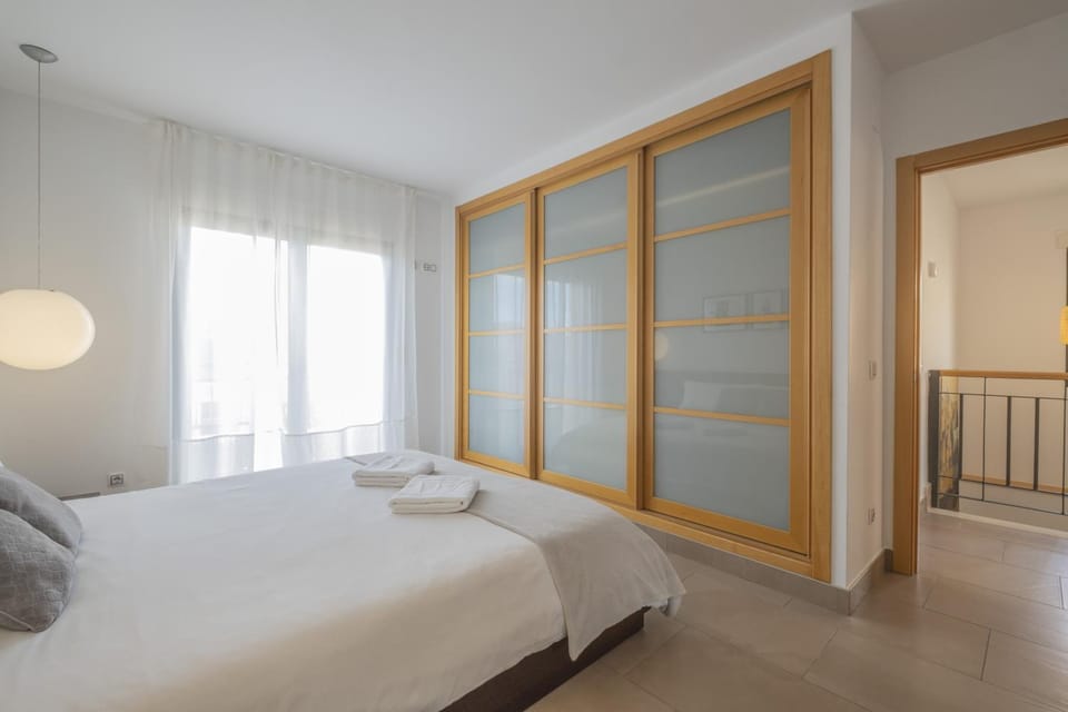 Bed, Photo of the whole room, Bedroom, towels, wardrobe