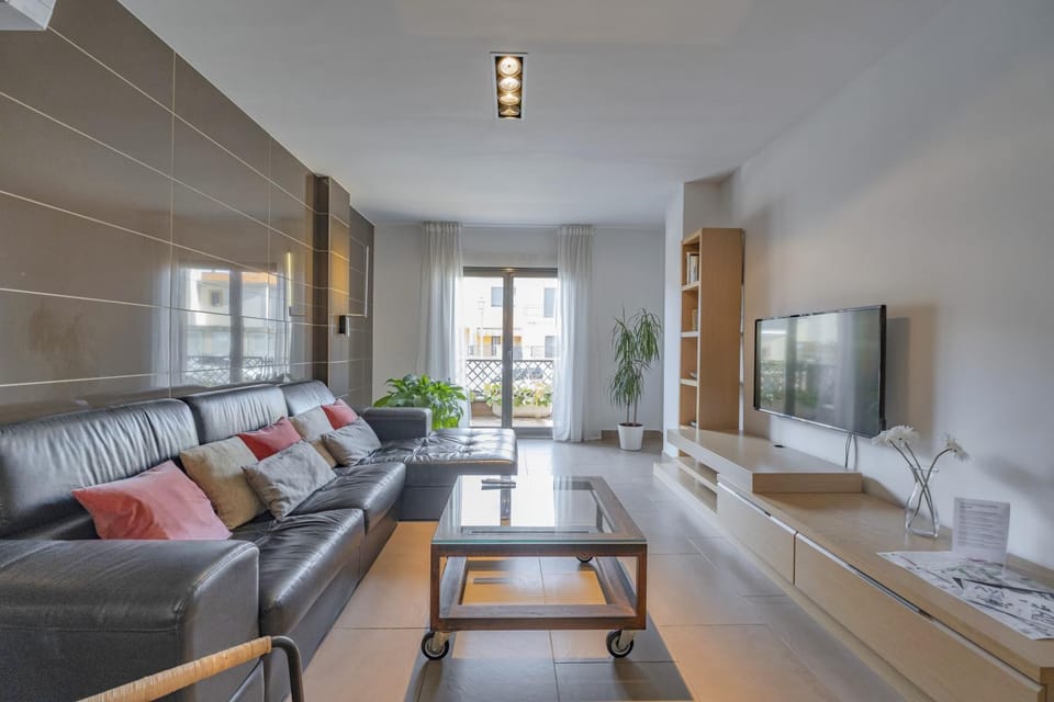 Communal lounge/ TV room, TV and multimedia, Living room, Seating area