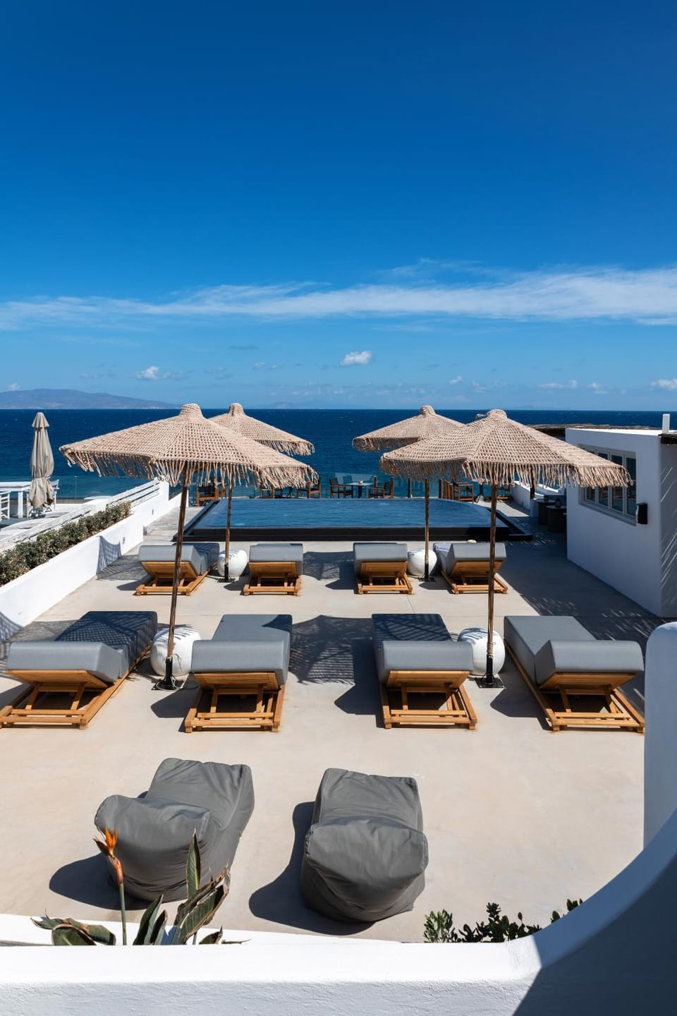 Swimming pool, sunbed