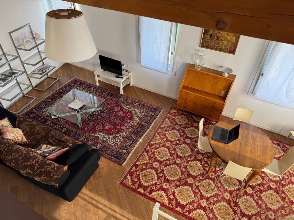 Communal lounge/ TV room, TV and multimedia, Living room, Seating area, Evening entertainment