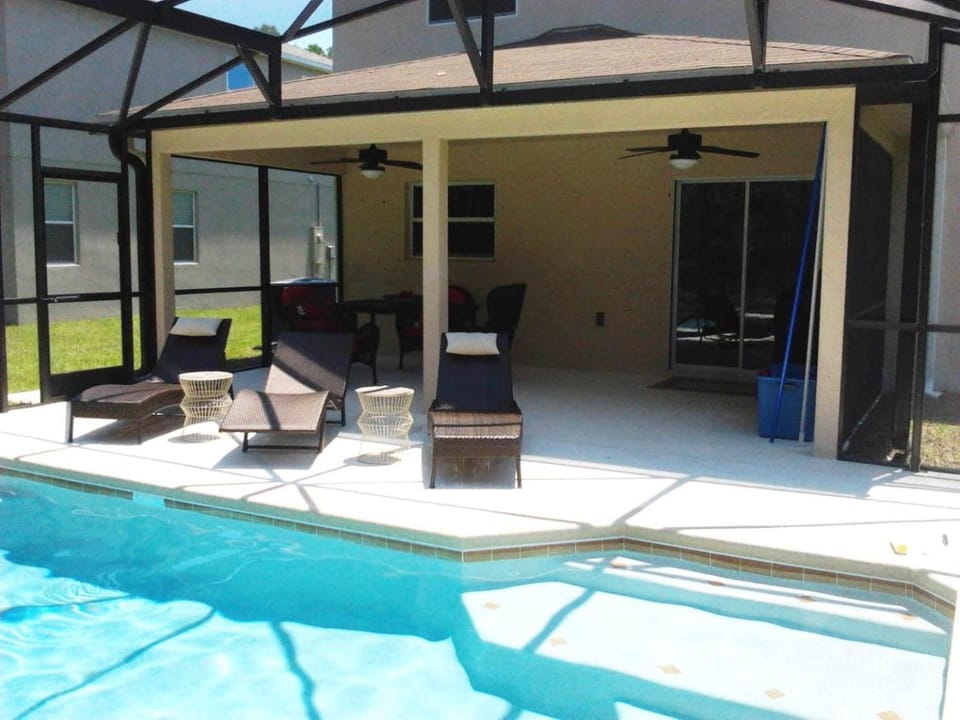 Swimming pool, Swimming pool