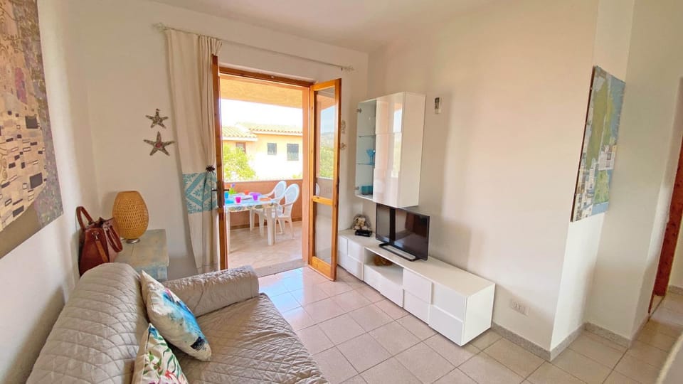 Communal lounge/ TV room, TV and multimedia, Living room, Seating area, Evening entertainment